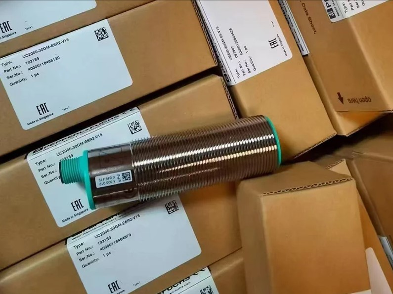 سازه گستر پایتخت تامین کننده انواع سنسورهای پپرل فوکس در ایران 66172032 لاله زار ، سنسور التراسونیک UC2000-30GM-IUR2-V15 برند پپرل فوکس PEPPERL-FUCHS